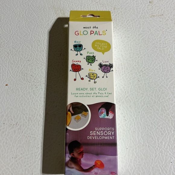 Glo Pals Character Alex Yellow + 4 Go Pals water activated light up cubes - Picture 4 of 7